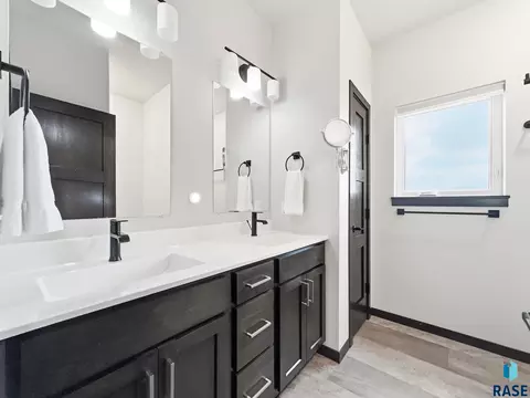 Bath - 7805 E Marana St, Sioux Falls, SD 57110 photo 3 of 5