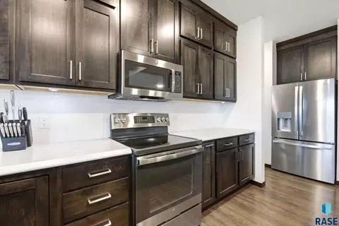 Kitchen - 7805 E Marana St, Sioux Falls, SD 57110 photo 6 of 7