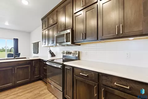 Kitchen - 7805 E Marana St, Sioux Falls, SD 57110 photo 3 of 7