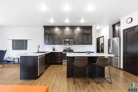 Kitchen - 7805 E Marana St, Sioux Falls, SD 57110 photo 4 of 7
