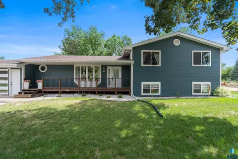 Exterior - 1501 E Sylvan Cir, Brandon, SD 57005 photo 2 of 11
