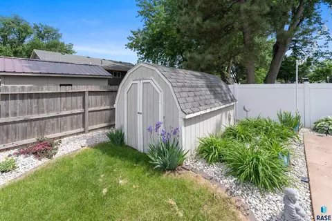 Exterior - 1501 E Sylvan Cir, Brandon, SD 57005 photo 11 of 11