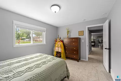 Bedroom - 1501 E Sylvan Cir, Brandon, SD 57005 photo 6 of 7