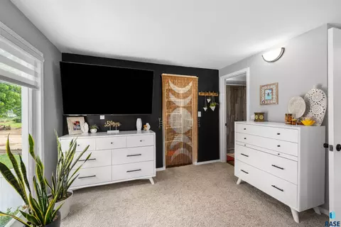 Bedroom - 1501 E Sylvan Cir, Brandon, SD 57005 photo 3 of 7
