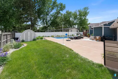 Exterior - 1501 E Sylvan Cir, Brandon, SD 57005 photo 9 of 11