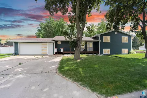 1501 E Sylvan Cir, Brandon, SD 57005