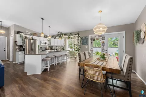 Dining - 1501 E Sylvan Cir, Brandon, SD 57005 photo 1 of 1