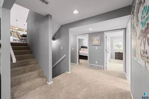 Entry Way - 1501 E Sylvan Cir, Brandon, SD 57005 photo 2 of 5