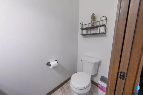 Bath - 8209 E Willow Leaf St, Sioux Falls, SD 57110 photo 4 of 5