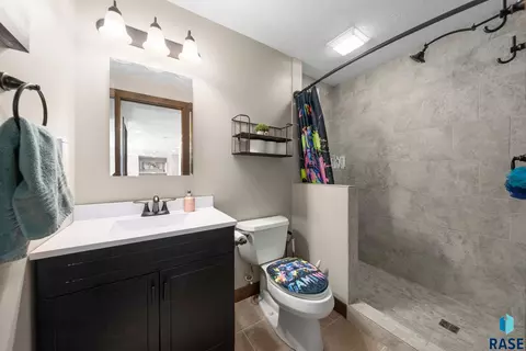Bath - 8209 E Willow Leaf St, Sioux Falls, SD 57110 photo 5 of 5