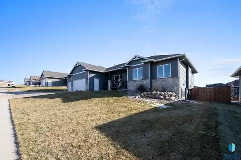 Exterior - 8209 E Willow Leaf St, Sioux Falls, SD 57110 photo 1 of 6