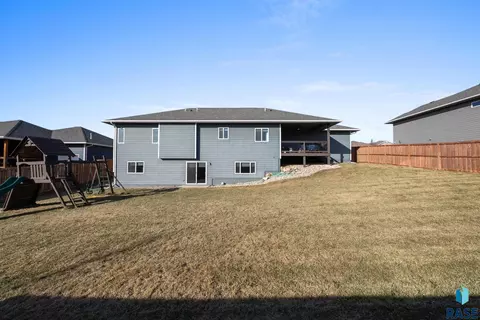 Exterior - 8209 E Willow Leaf St, Sioux Falls, SD 57110 photo 5 of 6