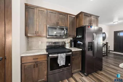 Kitchen - 8209 E Willow Leaf St, Sioux Falls, SD 57110 photo 3 of 6