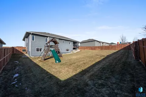 Exterior - 8209 E Willow Leaf St, Sioux Falls, SD 57110 photo 6 of 6