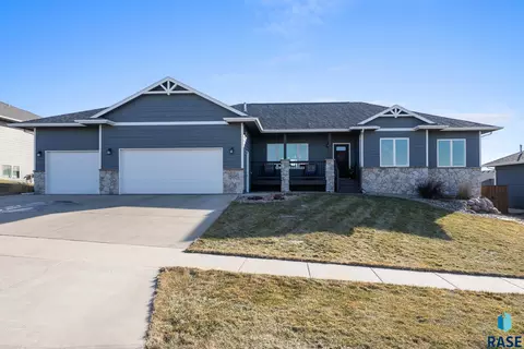 8209 E Willow Leaf St, Sioux Falls, SD 57110