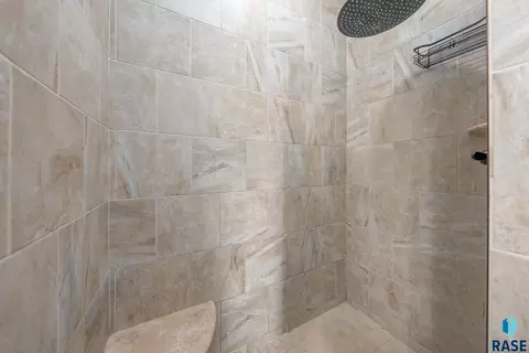 Bath - 8209 E Willow Leaf St, Sioux Falls, SD 57110 photo 3 of 5