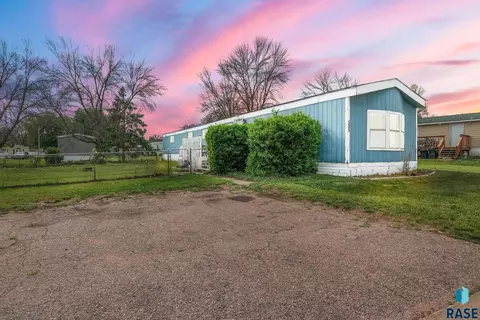505 N Eagle Pl, Sioux Falls, SD 57107