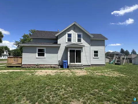 Exterior - 109 NE 4th St, Madison, SD 57042 photo 3 of 5