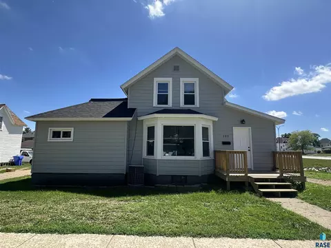Exterior - 109 NE 4th St, Madison, SD 57042 photo 2 of 5