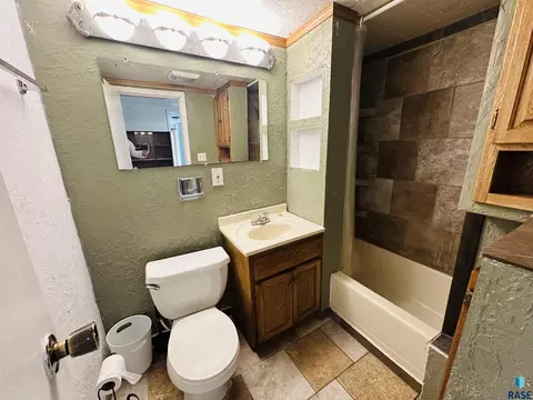 Bath - 109 NE 4th St, Madison, SD 57042 photo 1 of 3