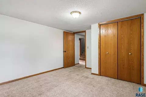 Bedroom - 2002 Cedar St, Yankton, SD 57078 photo 5 of 6