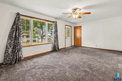 Living - 2002 Cedar St, Yankton, SD 57078 photo 1 of 2