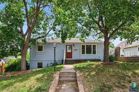 Exterior - 2002 Cedar St, Yankton, SD 57078 photo 1 of 6