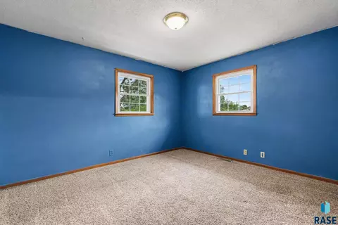 Bedroom - 2002 Cedar St, Yankton, SD 57078 photo 4 of 6