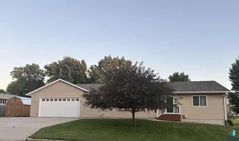 103 W Alton Ave, Flandreau, SD 57028