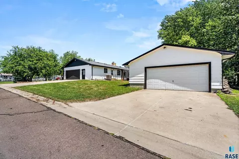 Exterior - W 1st St, Worthing, SD 57077 photo 4 of 9