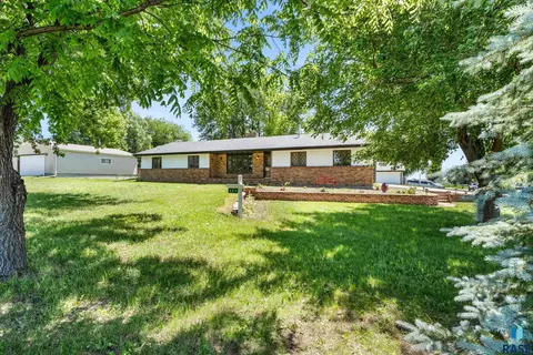 609 W 1st St, Worthing, SD 57077