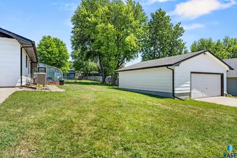 Exterior - W 1st St, Worthing, SD 57077 photo 5 of 9