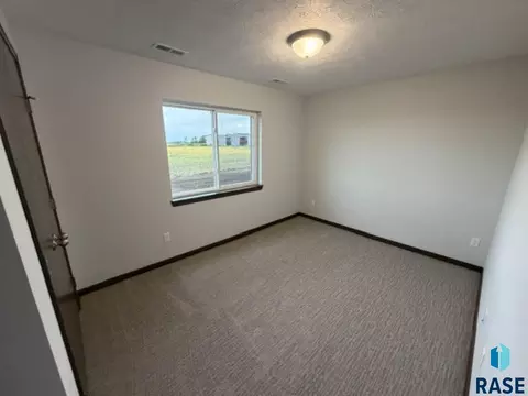 3601 S Heather Ave, Sioux Falls, SD 57106 photo 8