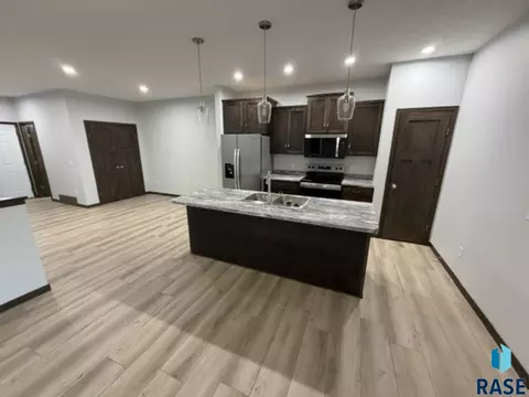 3601 S Heather Ave, Sioux Falls, SD 57106 photo 2