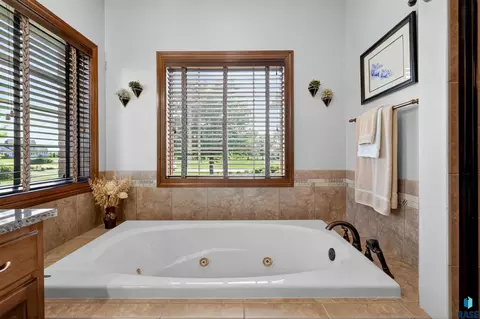 Bath - 27257 Regal Ct, Sioux Falls, SD 57108 photo 5 of 8