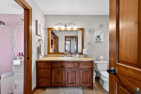 Bath - 27257 Regal Ct, Sioux Falls, SD 57108 photo 6 of 8