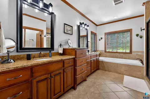 Bath - 27257 Regal Ct, Sioux Falls, SD 57108 photo 3 of 8