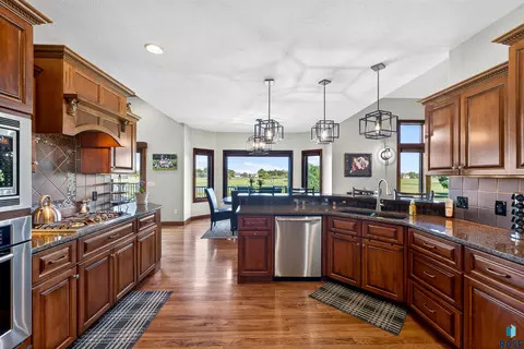 Kitchen - 27257 Regal Ct, Sioux Falls, SD 57108 photo 7 of 8