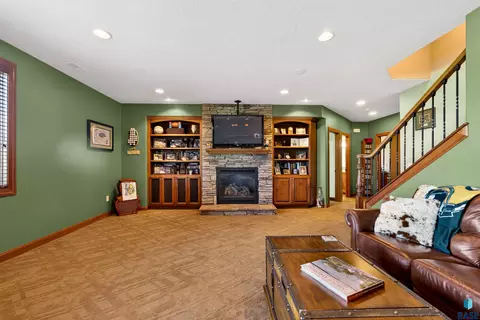 Living - 27257 Regal Ct, Sioux Falls, SD 57108 photo 9 of 10