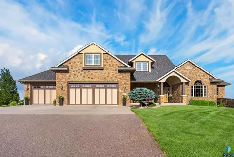 27257 Regal Ct, Sioux Falls, SD 57108