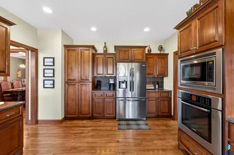 Kitchen - 27257 Regal Ct, Sioux Falls, SD 57108 photo 4 of 8