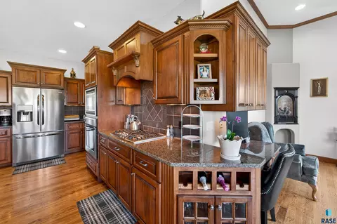 Kitchen - 27257 Regal Ct, Sioux Falls, SD 57108 photo 5 of 8