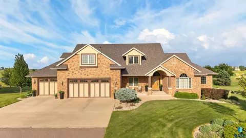 Exterior - 27257 Regal Ct, Sioux Falls, SD 57108 photo 3 of 8