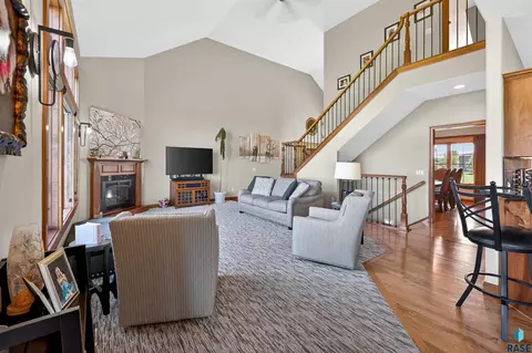 Living - 27257 Regal Ct, Sioux Falls, SD 57108 photo 5 of 10