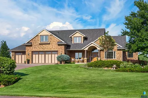 Exterior - 27257 Regal Ct, Sioux Falls, SD 57108 photo 2 of 8