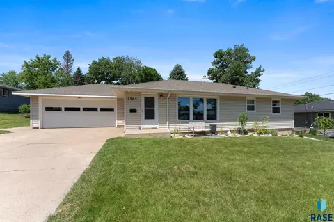 2305 S Sherman Ave, Sioux Falls, SD 57105