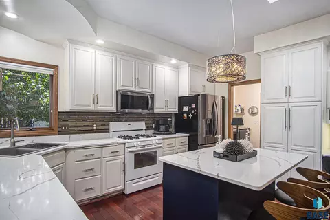10 E Big Sky Pl, Sioux Falls, SD 57110 photo 6
