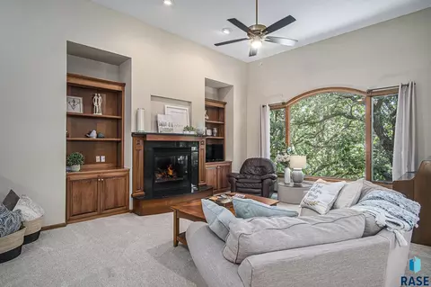 10 E Big Sky Pl, Sioux Falls, SD 57110 photo 2