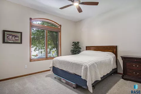 10 E Big Sky Pl, Sioux Falls, SD 57110 photo 11