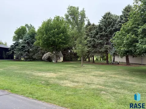 Killarney Park Dr, Wentworth, SD 57075